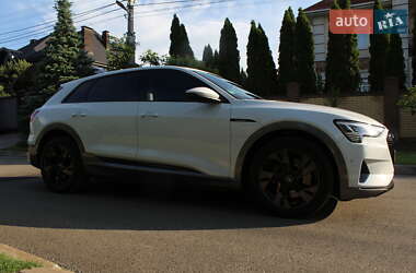 Внедорожник / Кроссовер Audi e-tron 2023 в 