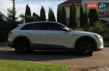 Внедорожник / Кроссовер Audi e-tron 2023 в 