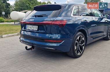 Позашляховик / Кросовер Audi e-tron 2021 в 