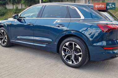 Позашляховик / Кросовер Audi e-tron 2021 в 