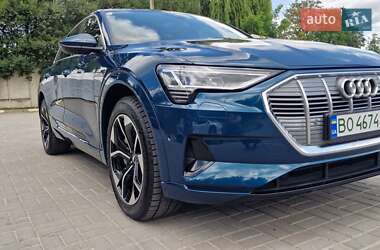Позашляховик / Кросовер Audi e-tron 2021 в 