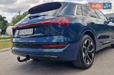Позашляховик / Кросовер Audi e-tron 2021 в 