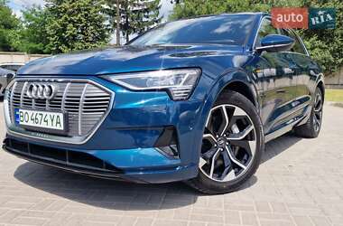 Позашляховик / Кросовер Audi e-tron 2021 в 
