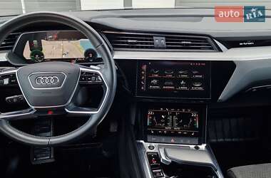 Позашляховик / Кросовер Audi e-tron 2021 в 