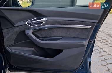 Позашляховик / Кросовер Audi e-tron 2021 в 