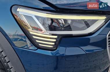 Позашляховик / Кросовер Audi e-tron 2021 в 