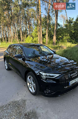 Внедорожник / Кроссовер Audi e-tron 2021 в 