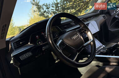Внедорожник / Кроссовер Audi e-tron 2019 в 