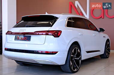 Внедорожник / Кроссовер Audi e-tron 2019 в 