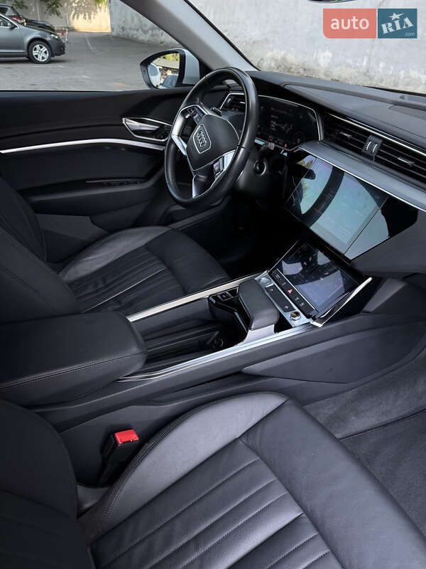 Позашляховик / Кросовер Audi e-tron 2019 в Дніпрі