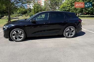 Позашляховик / Кросовер Audi e-tron 2021 в 