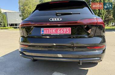 Позашляховик / Кросовер Audi e-tron 2021 в 
