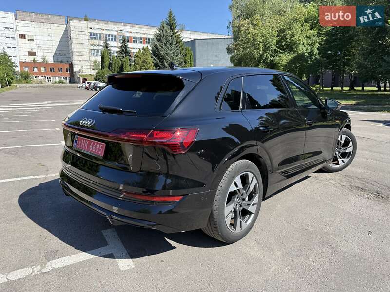 Внедорожник / Кроссовер Audi e-tron 2021 в Ровно