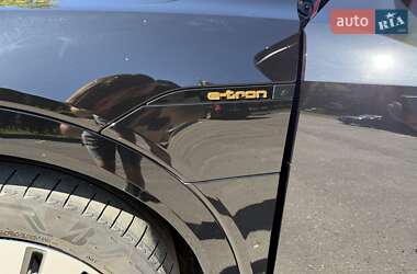 Позашляховик / Кросовер Audi e-tron 2021 в 