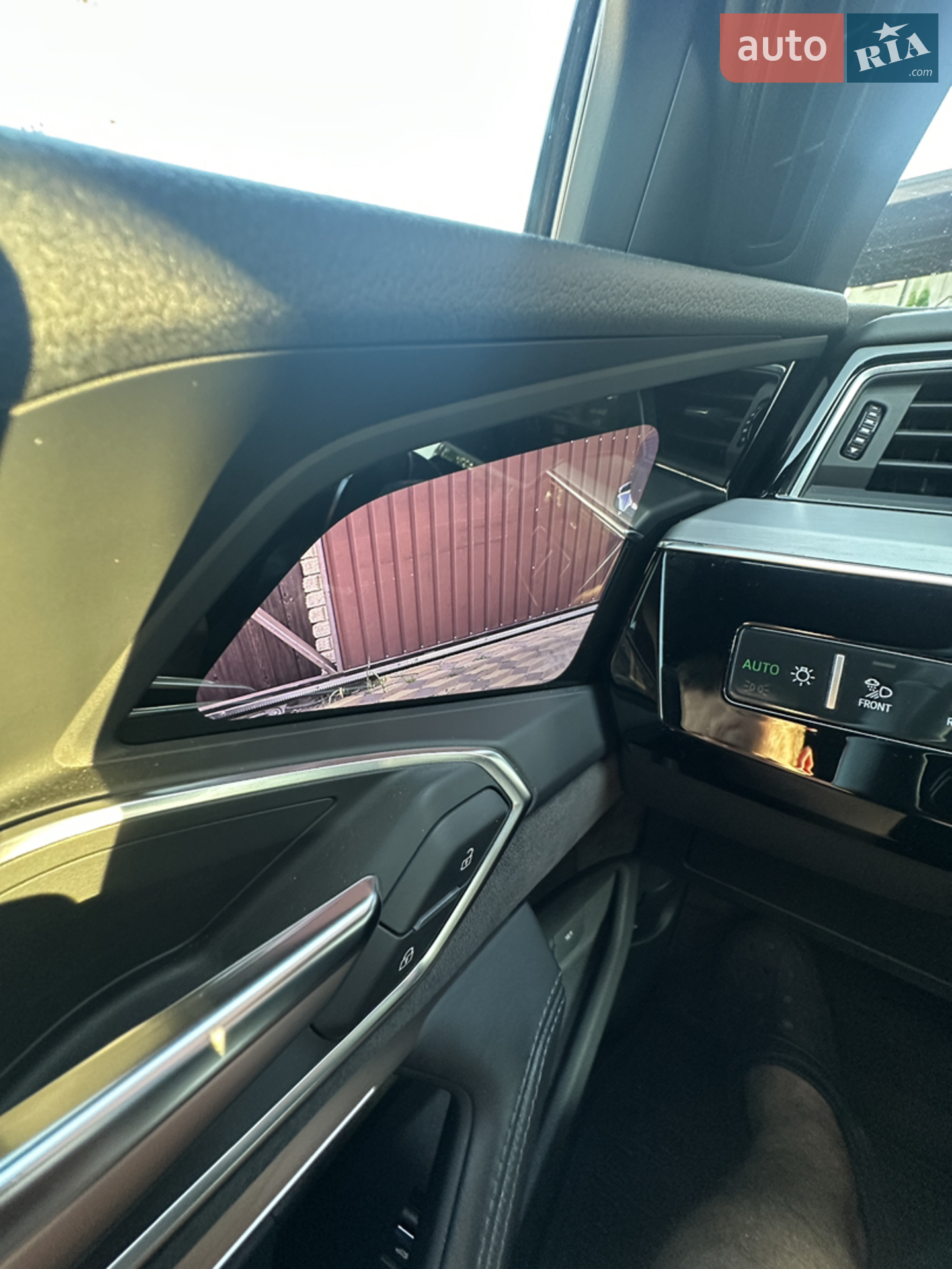 2019 Audi e-tron - мініатюра 13