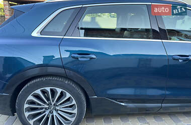 Позашляховик / Кросовер Audi e-tron 2019 в 