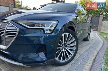 Позашляховик / Кросовер Audi e-tron 2019 в 