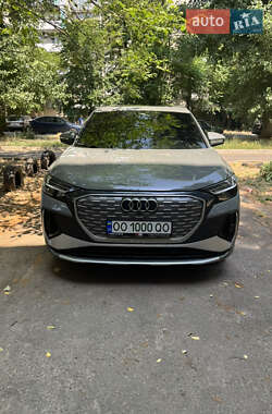 Позашляховик / Кросовер Audi e-tron 2022 в 