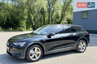 Внедорожник / Кроссовер Audi e-tron 2023 в 