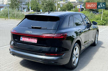 Внедорожник / Кроссовер Audi e-tron 2023 в 