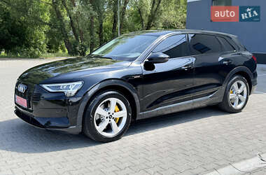 Внедорожник / Кроссовер Audi e-tron 2023 в 