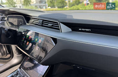 Внедорожник / Кроссовер Audi e-tron 2023 в 