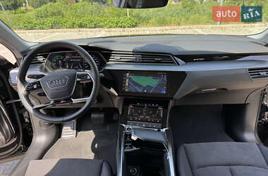 Внедорожник / Кроссовер Audi e-tron 2023 в 