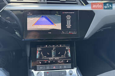 Внедорожник / Кроссовер Audi e-tron 2023 в 