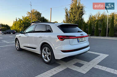 Внедорожник / Кроссовер Audi e-tron 2020 в 