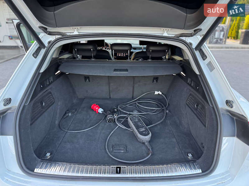 Позашляховик / Кросовер Audi e-tron 2020 в Почаєві