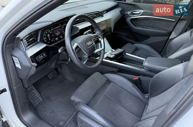 Внедорожник / Кроссовер Audi e-tron 2020 в 