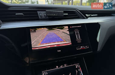 Внедорожник / Кроссовер Audi e-tron 2020 в 