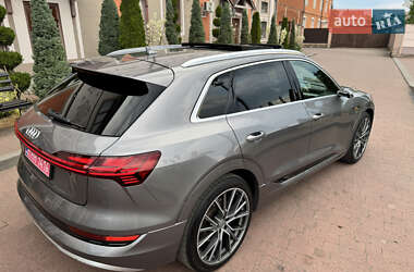 Позашляховик / Кросовер Audi e-tron 2020 в 