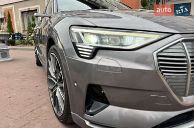 Позашляховик / Кросовер Audi e-tron 2020 в 