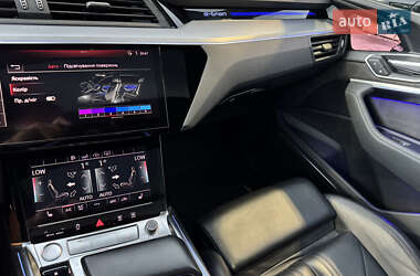 Позашляховик / Кросовер Audi e-tron 2020 в 