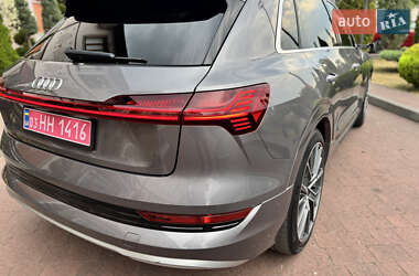 Позашляховик / Кросовер Audi e-tron 2020 в 