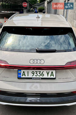 Позашляховик / Кросовер Audi e-tron 2020 в 