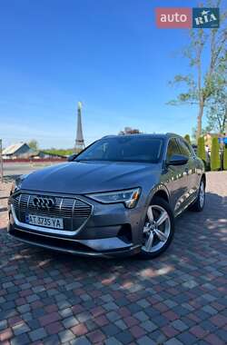 Позашляховик / Кросовер Audi e-tron 2019 в 