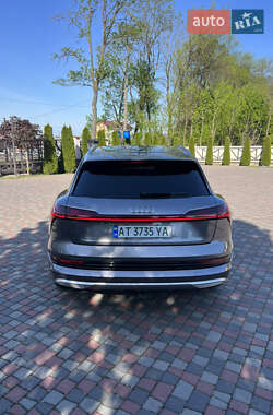 Позашляховик / Кросовер Audi e-tron 2019 в 