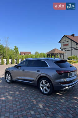Позашляховик / Кросовер Audi e-tron 2019 в 