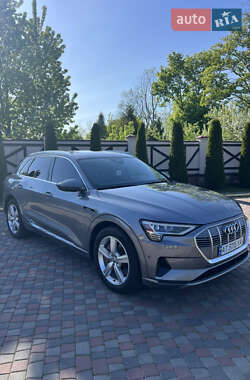 Позашляховик / Кросовер Audi e-tron 2019 в 