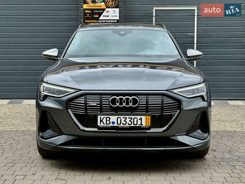 Позашляховик / Кросовер Audi e-tron 2021 в 