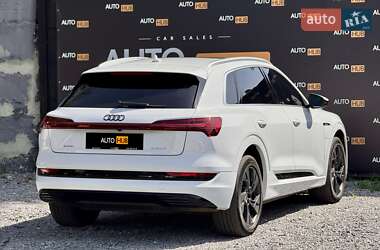 Позашляховик / Кросовер Audi e-tron 2022 в 
