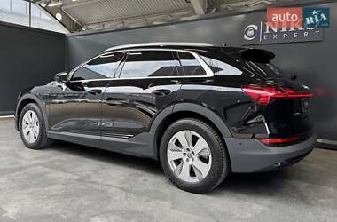 Внедорожник / Кроссовер Audi e-tron 2020 в 