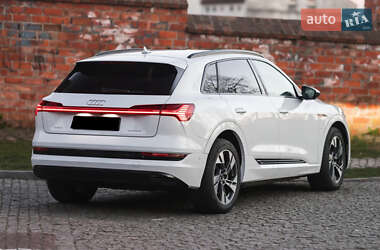 Внедорожник / Кроссовер Audi e-tron 2022 в 