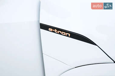 Внедорожник / Кроссовер Audi e-tron 2022 в 