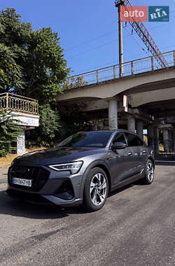 Внедорожник / Кроссовер Audi e-tron 2019 в 