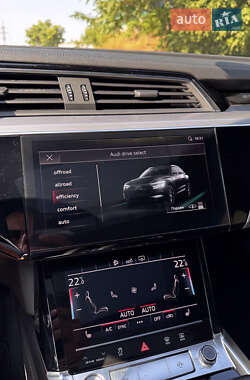 Внедорожник / Кроссовер Audi e-tron 2019 в 