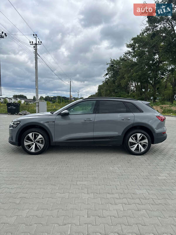 Позашляховик / Кросовер Audi e-tron 2020 в Білогородці
