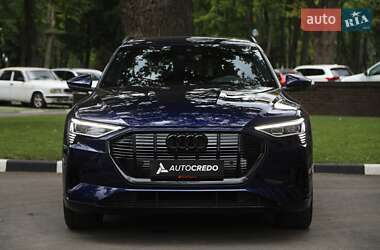 Внедорожник / Кроссовер Audi e-tron 2022 в 